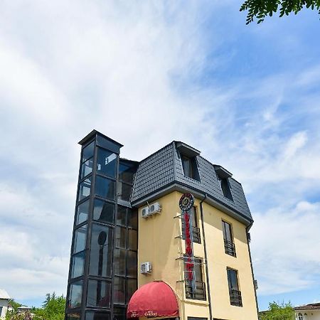 Central Hotel Tskaltubo Bagian luar foto