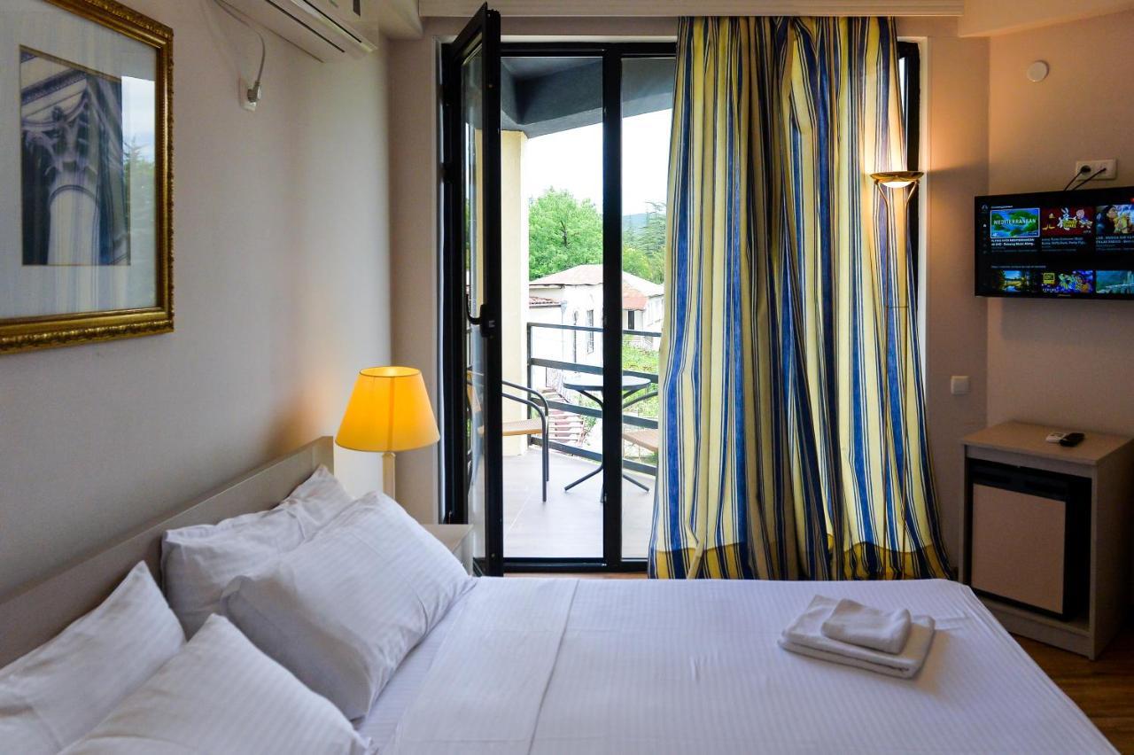 Central Hotel Tskaltubo Bagian luar foto