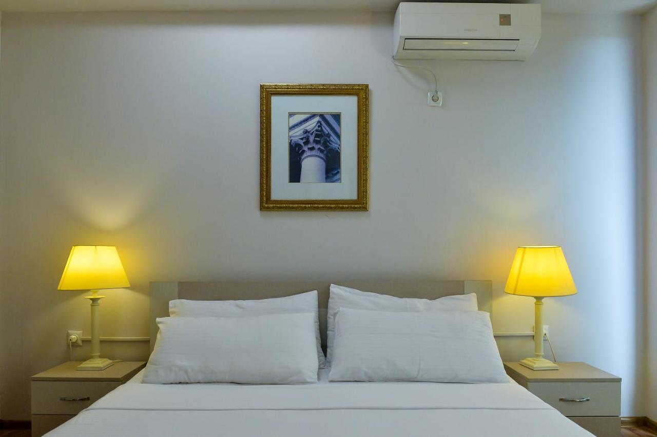 Central Hotel Tskaltubo Bagian luar foto